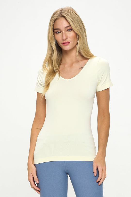 Love It Curvy Seamless Reversible V-Neck Short Sleeve Top