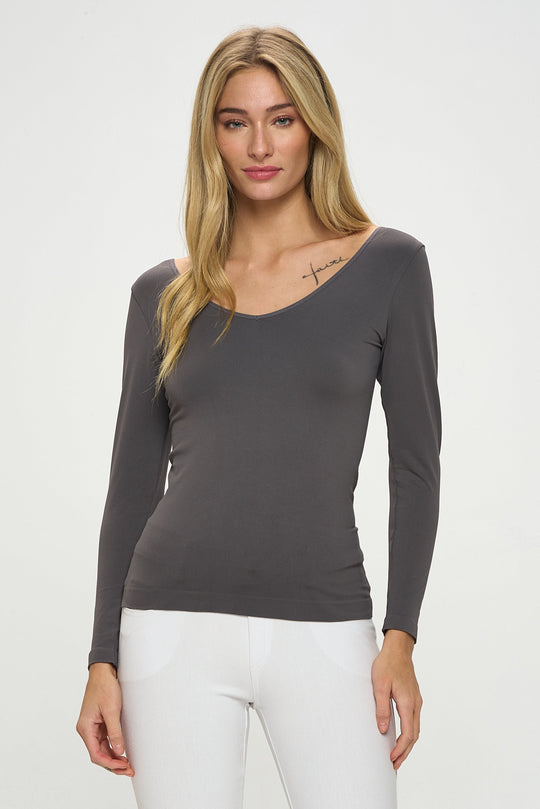 Love It Curvy Seamless Reversible V-Neck Long Sleeve Top