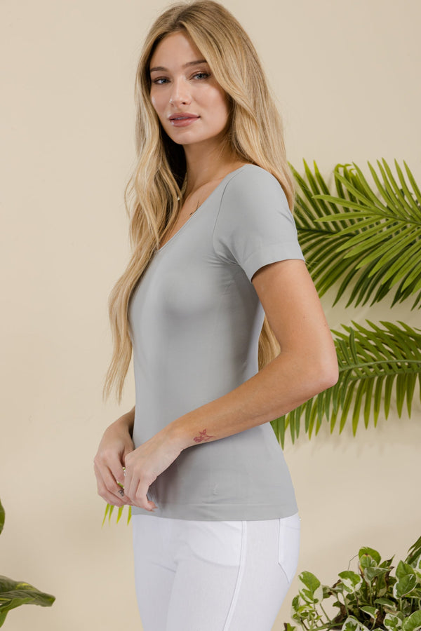 Seamless Reversible V-Neck Short Sleeve Top | Love It Curvy