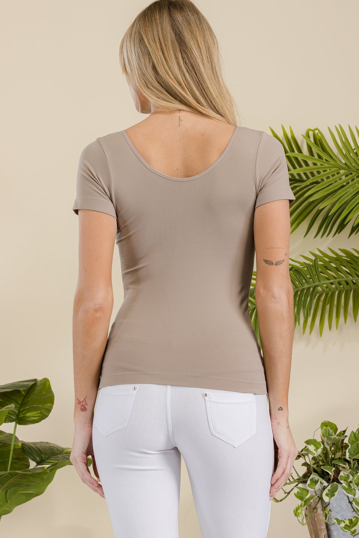 Seamless Reversible V-Neck Short Sleeve Top | Love It Curvy
