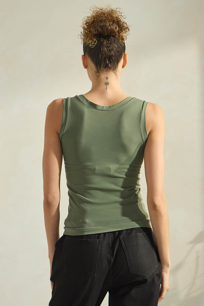 Love It Curvy Reversible High-Low Neckline Seamless Tank