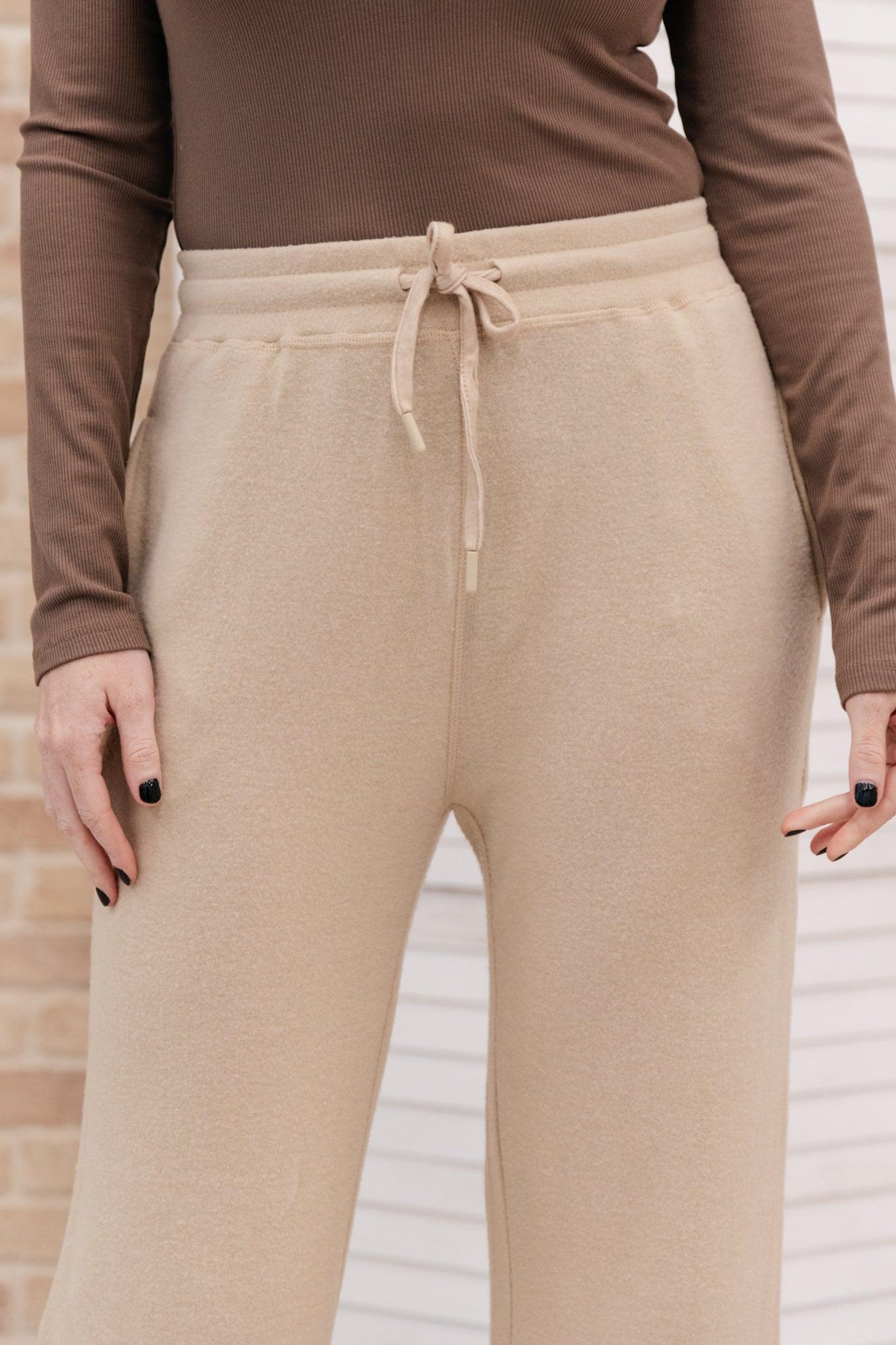 Wide Legged & Cozy Sweatpants in Sand