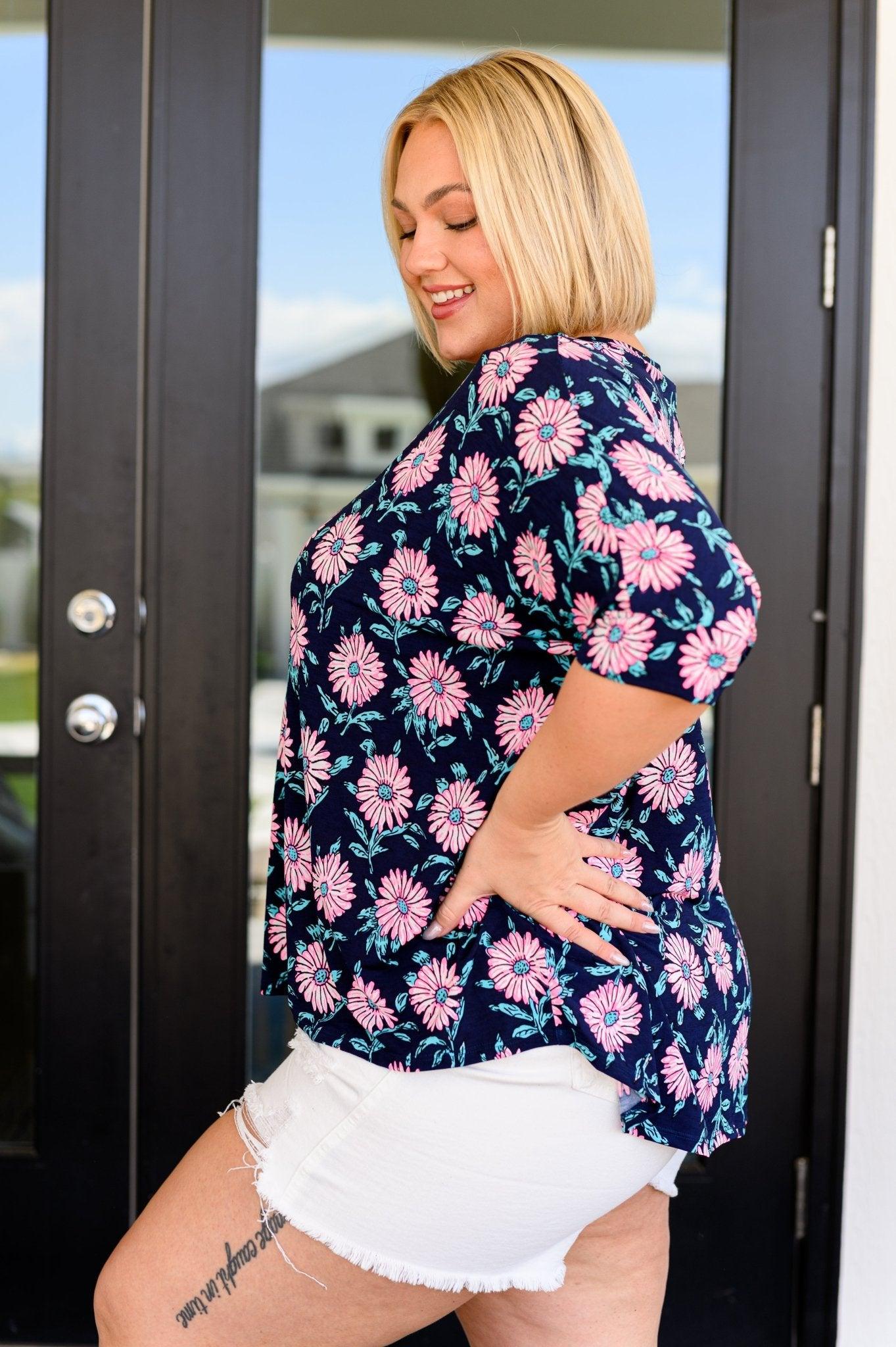 Essential Blouse in Navy and Pink Daisies - AS8740 - 01 - Love it Curvy