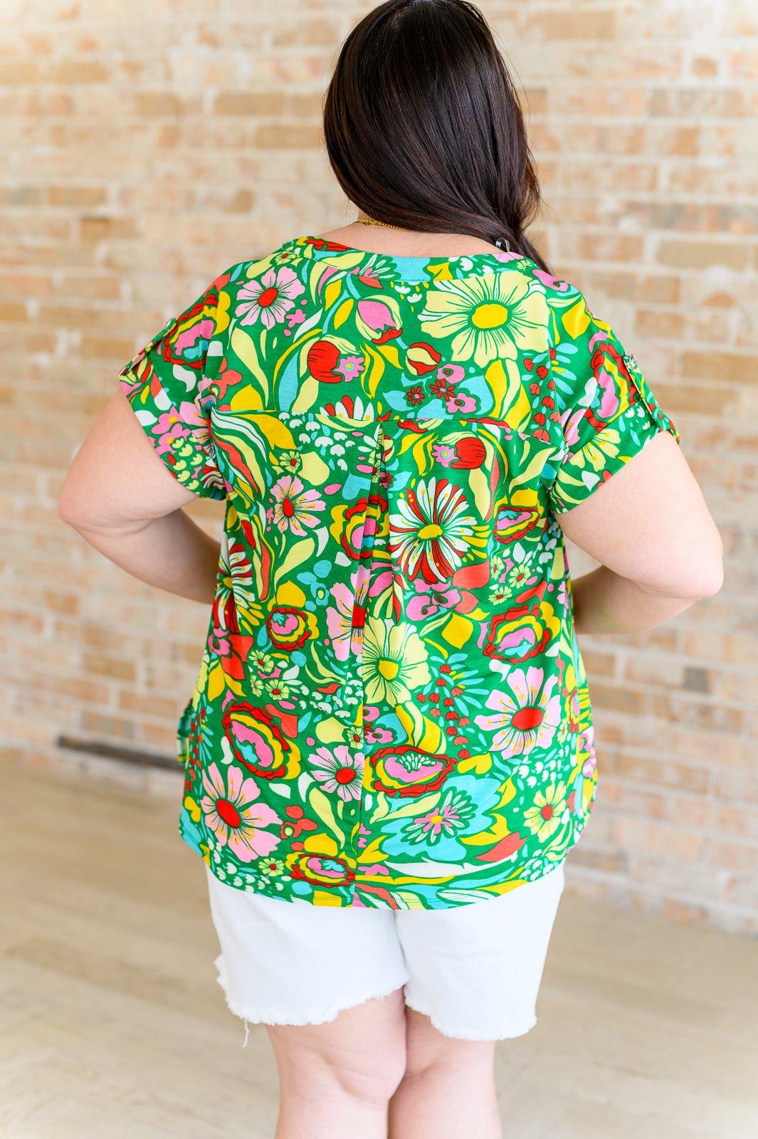 Lizzy Cap Sleeve Top in Retro Green Floral - AS8717-01 - Love it Curvy