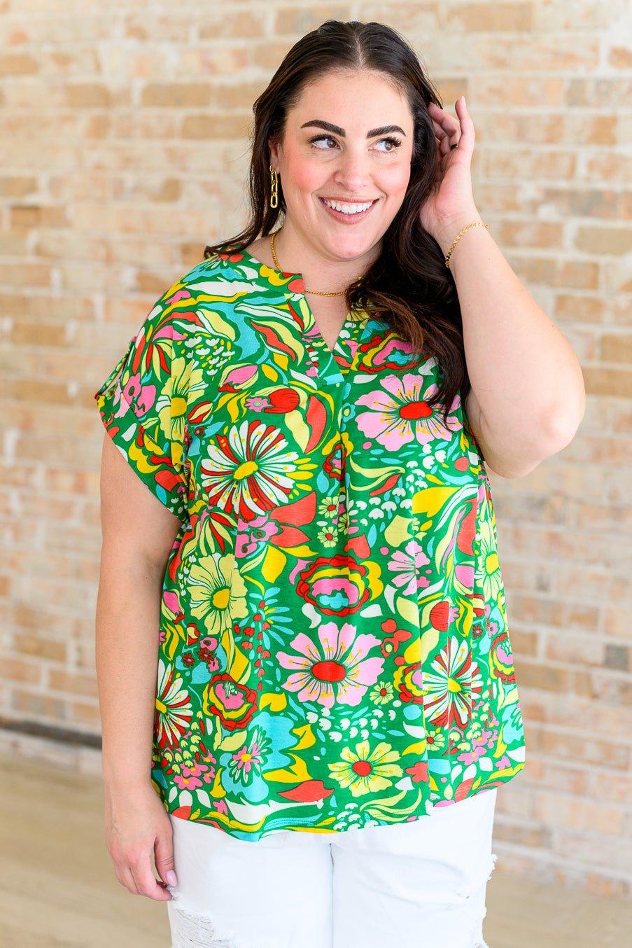 Lizzy Cap Sleeve Top in Retro Green Floral - AS8717-01 - Love it Curvy