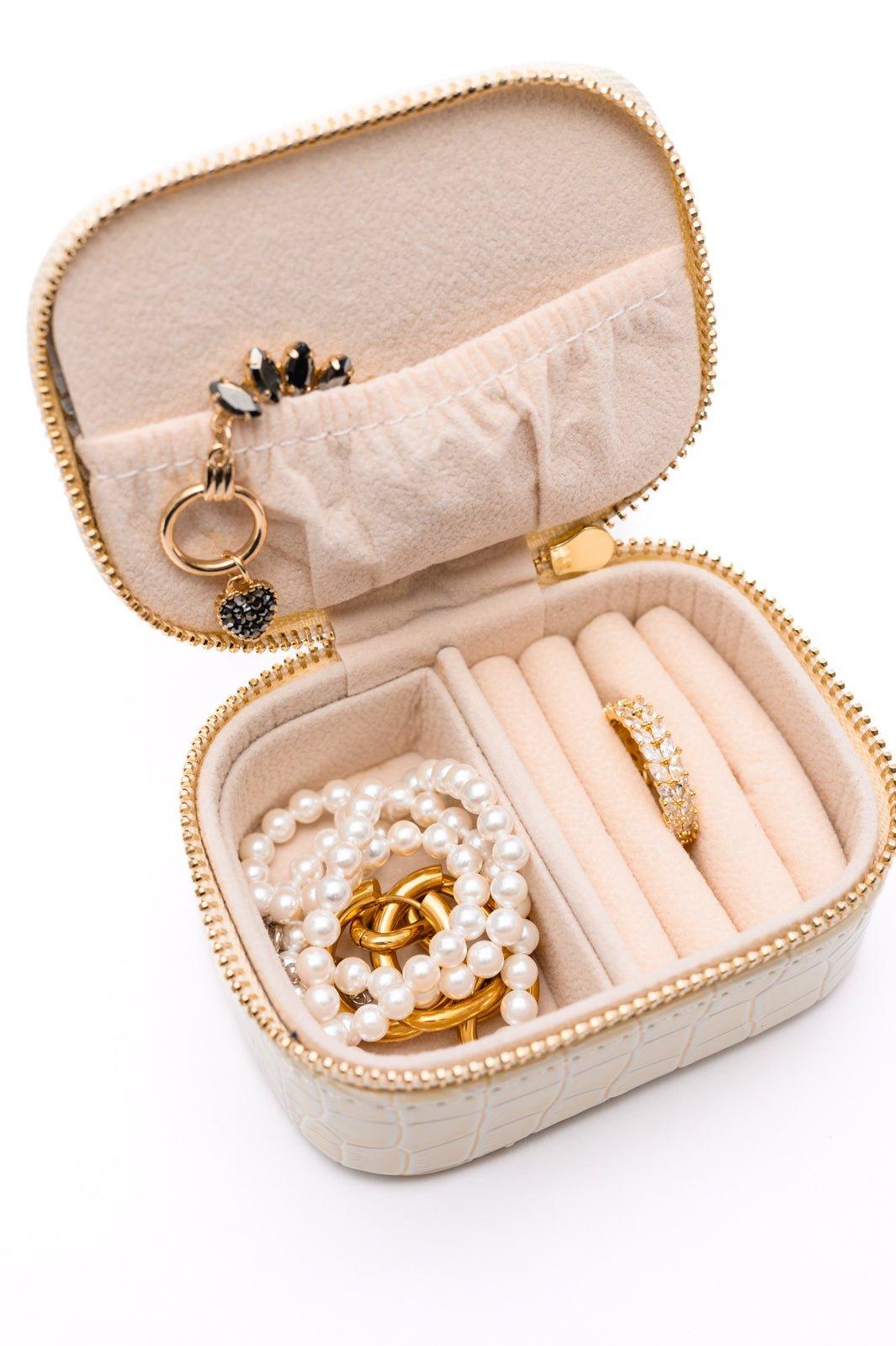 Travel Jewelry Case in Cream Snakeskin - AS6833-01 - Love it Curvy