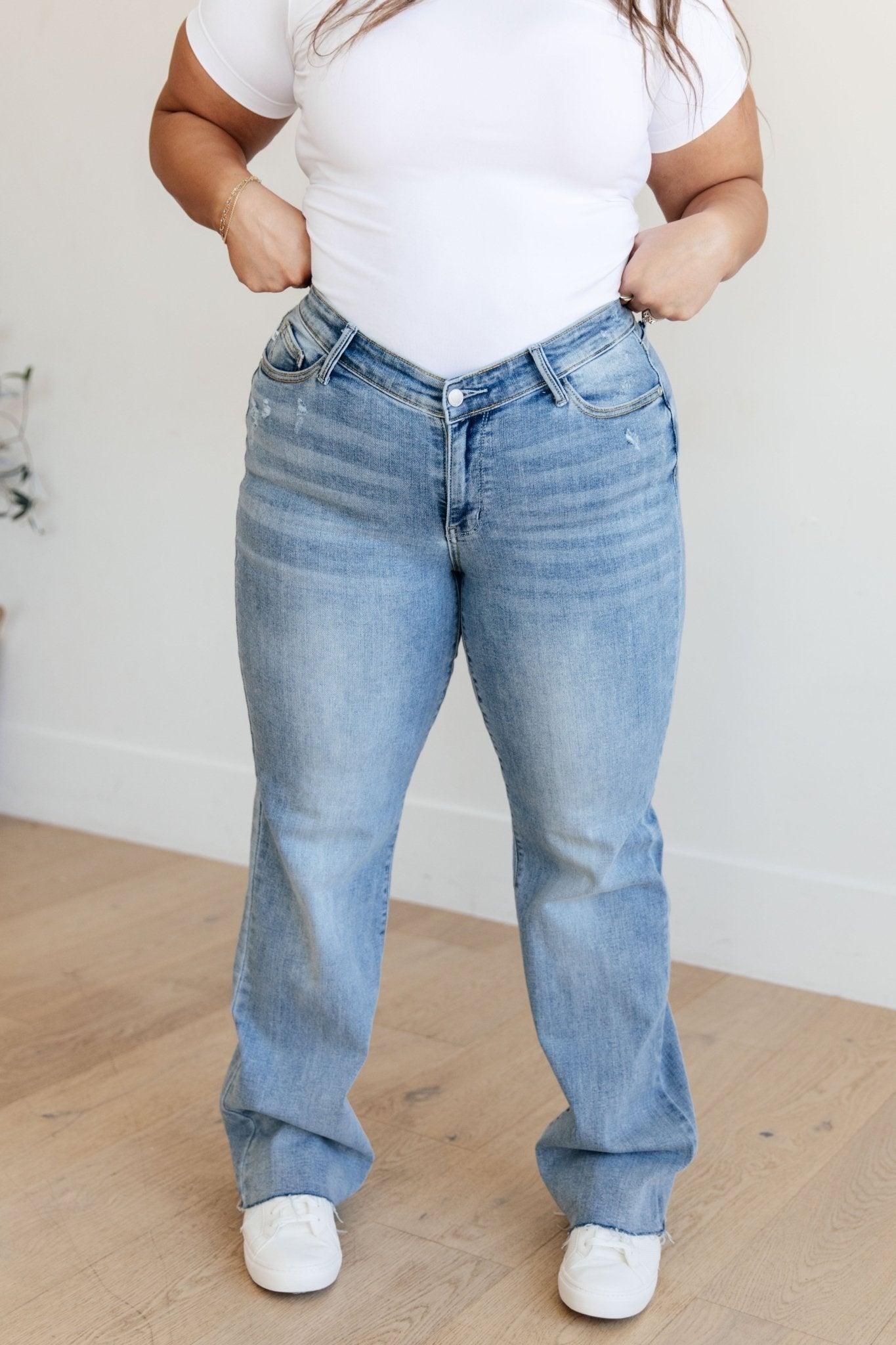 Mildred High Rise V Front Waistband Straight Jeans - AS7933-01 - Love it Curvy