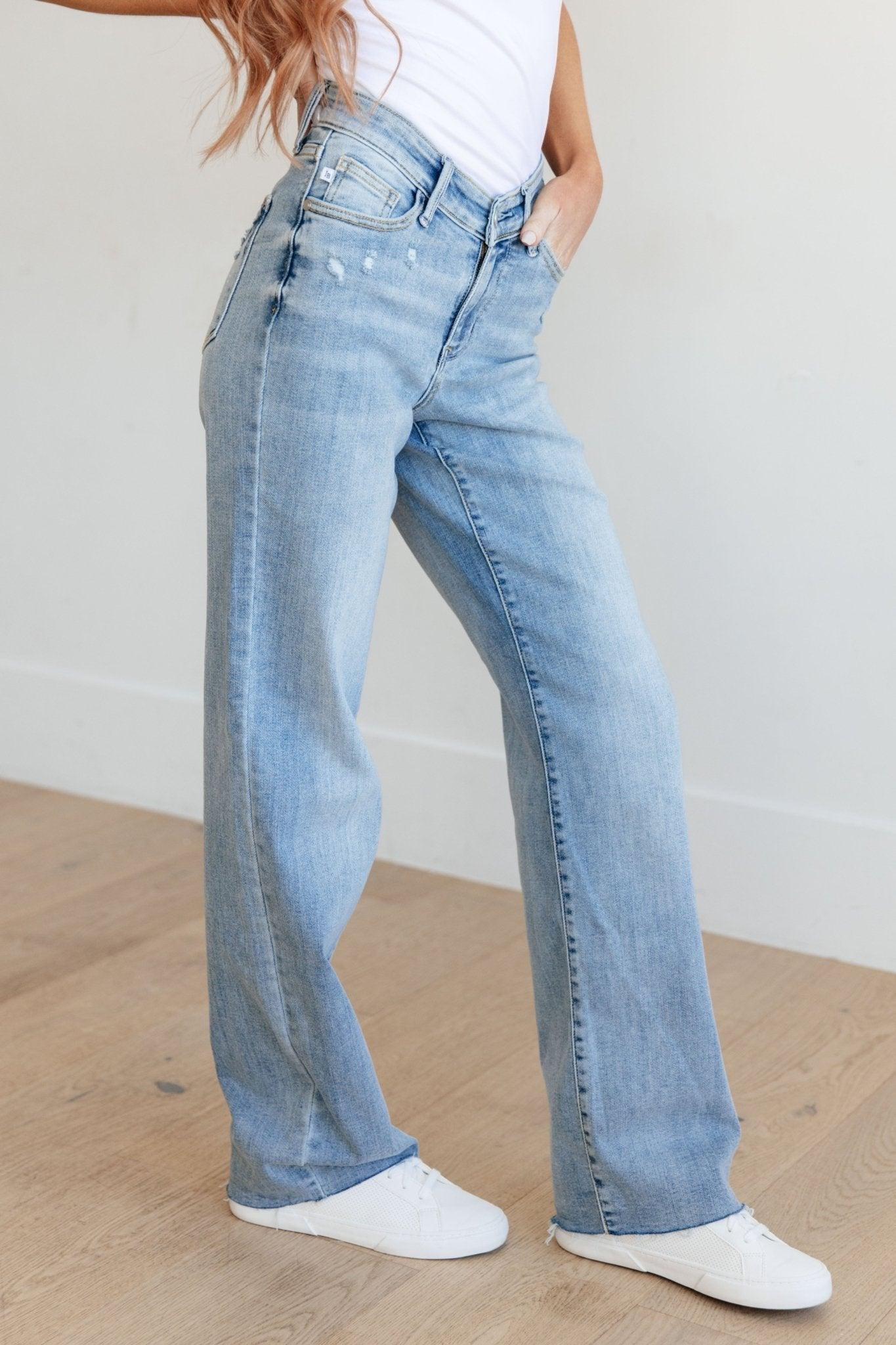 Mildred High Rise V Front Waistband Straight Jeans - AS7933-01 - Love it Curvy