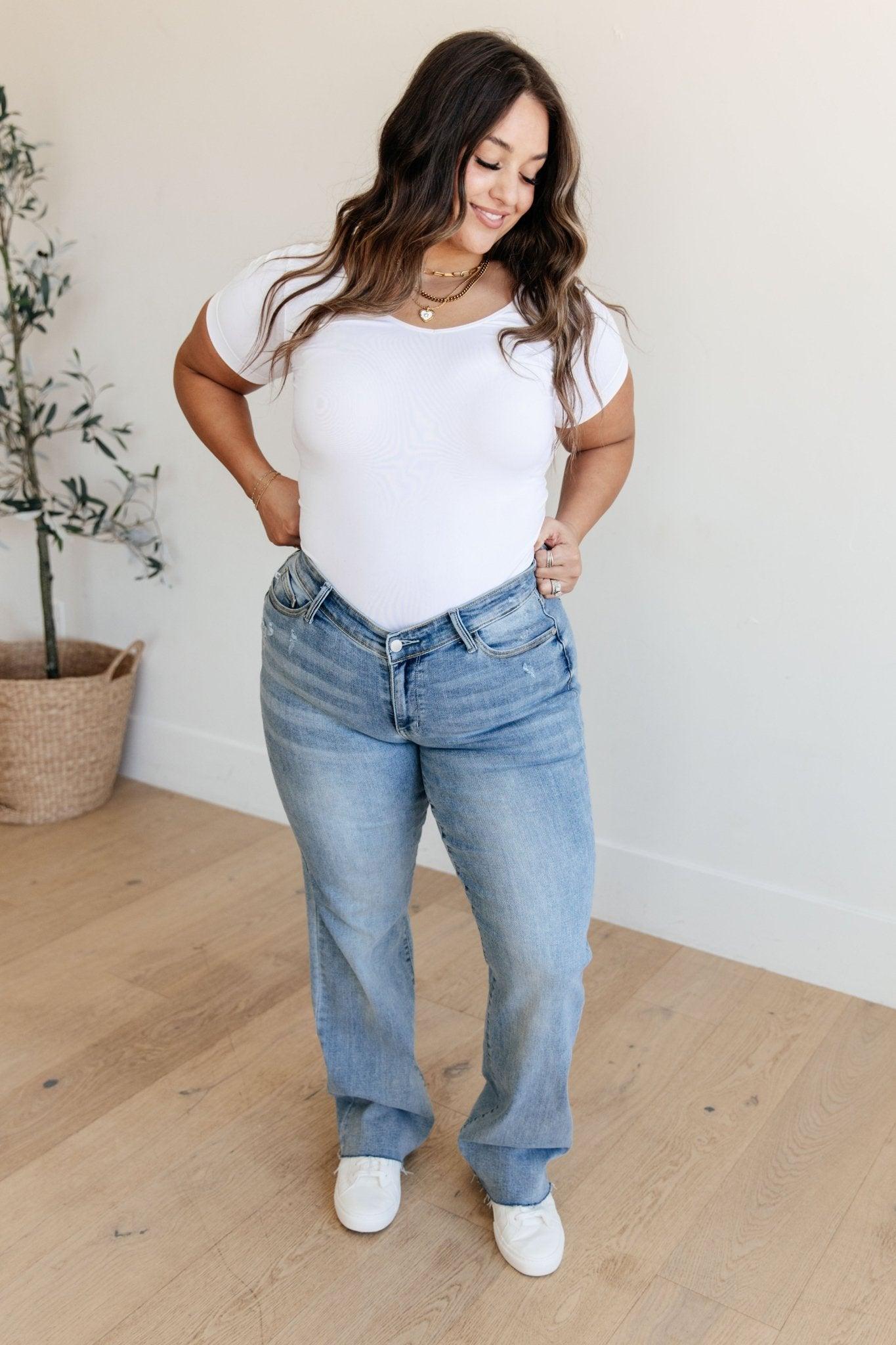 Mildred High Rise V Front Waistband Straight Jeans - AS7933-01 - Love it Curvy