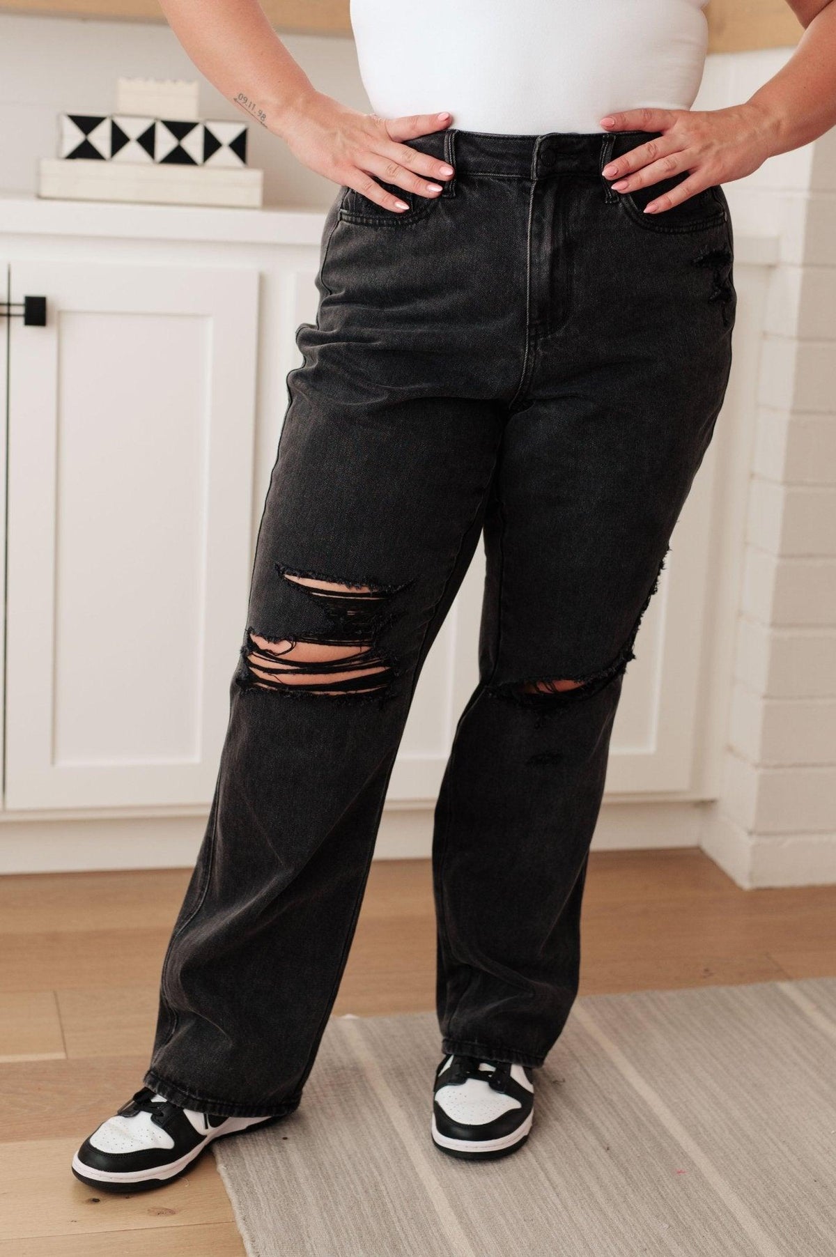 Susannah High Rise Rigid Magic 90's Distressed Straight Jeans in Black - AS7206-01 - Love it Curvy